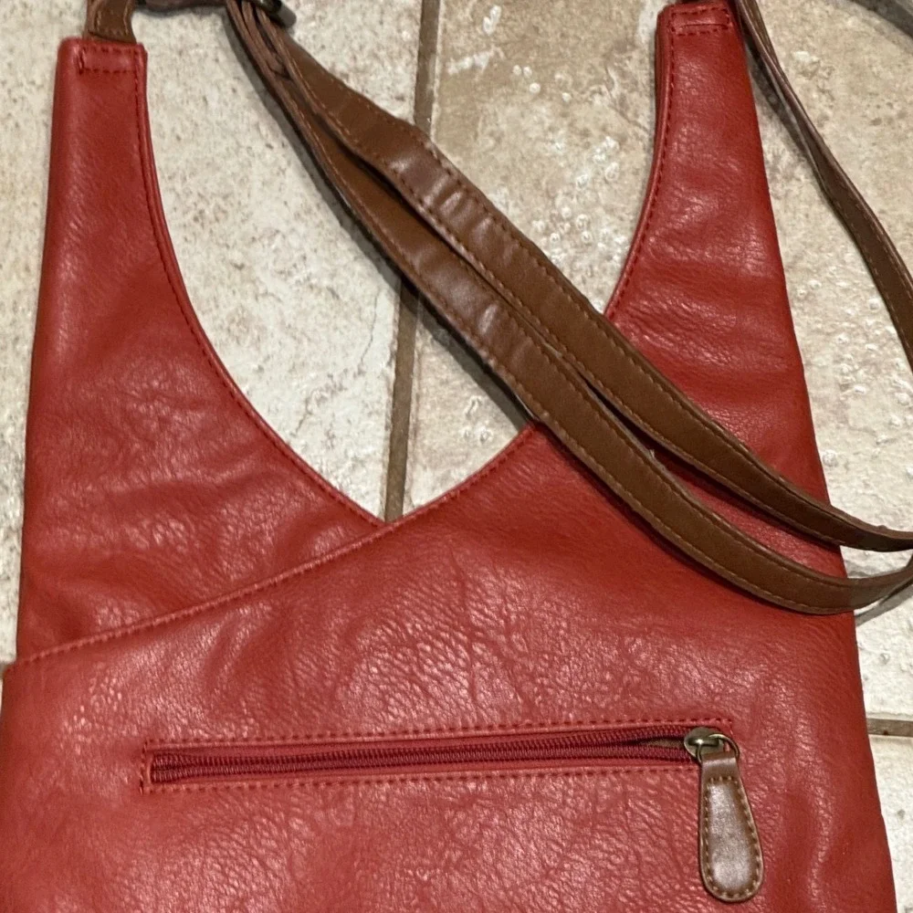 Beuno Crossbody Boho Bag – Red & Brown Three-Compartment Satchel